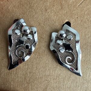 Vintage Bond Boyd screw back Earrings